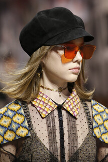 Details Christian Dior , Details Dior Fall 2018 Ready-to-Wear , Детали показа Кристиан Диор , Детали показа Диор осень зима 2018 , Fashion show , неделя моды в Париже , PFW , Мария Грация Кьюри , Mainstyles